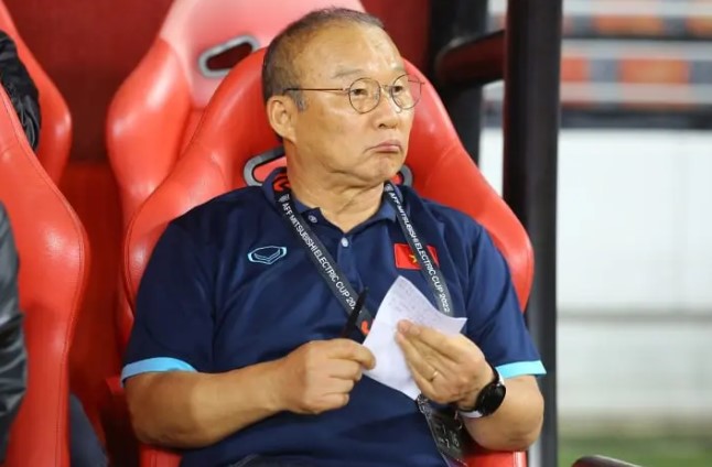 soc-hlv-park-hang-seo-suyt-phan-boi-bong-da-viet-nam