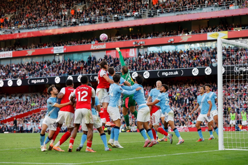 walcott-dat-dau-hoi-vi-sao-arsenal-khong-don-ep-man-city-ngay
